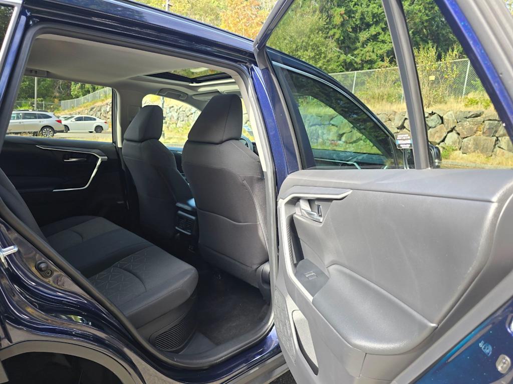 Thumbnail: 2021 Toyota RAV4 - 31