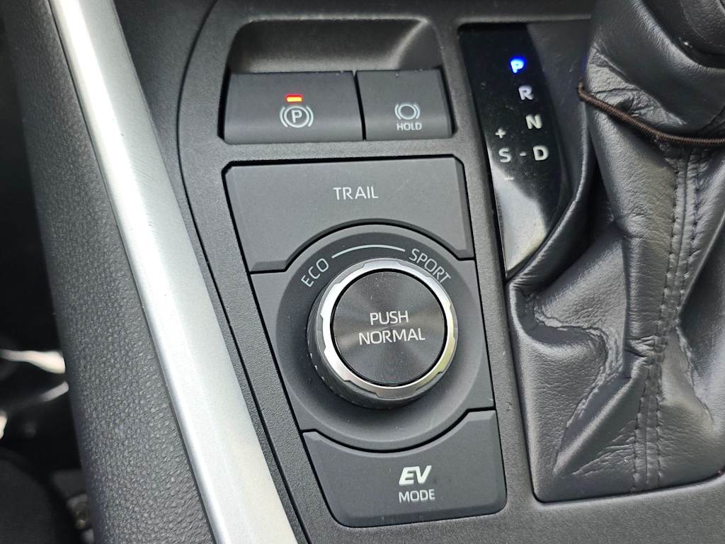 Thumbnail: 2021 Toyota RAV4 - 23