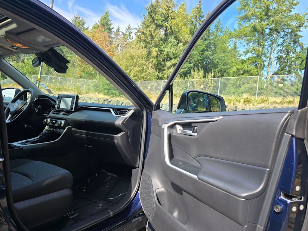 Thumbnail: 2021 Toyota RAV4 - 32