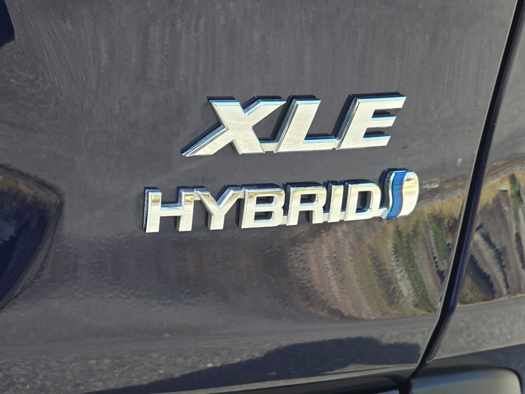 Thumbnail: 2021 Toyota RAV4 - 7