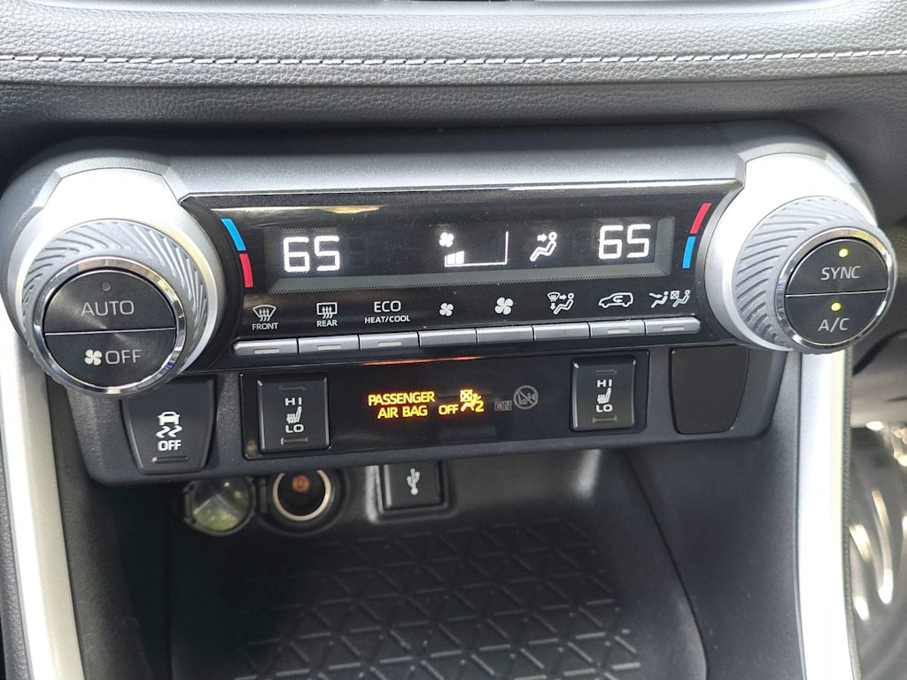 Thumbnail: 2021 Toyota RAV4 - 22