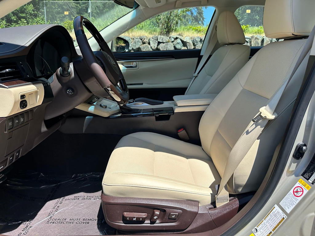 Thumbnail: 2017 Lexus ES - 24