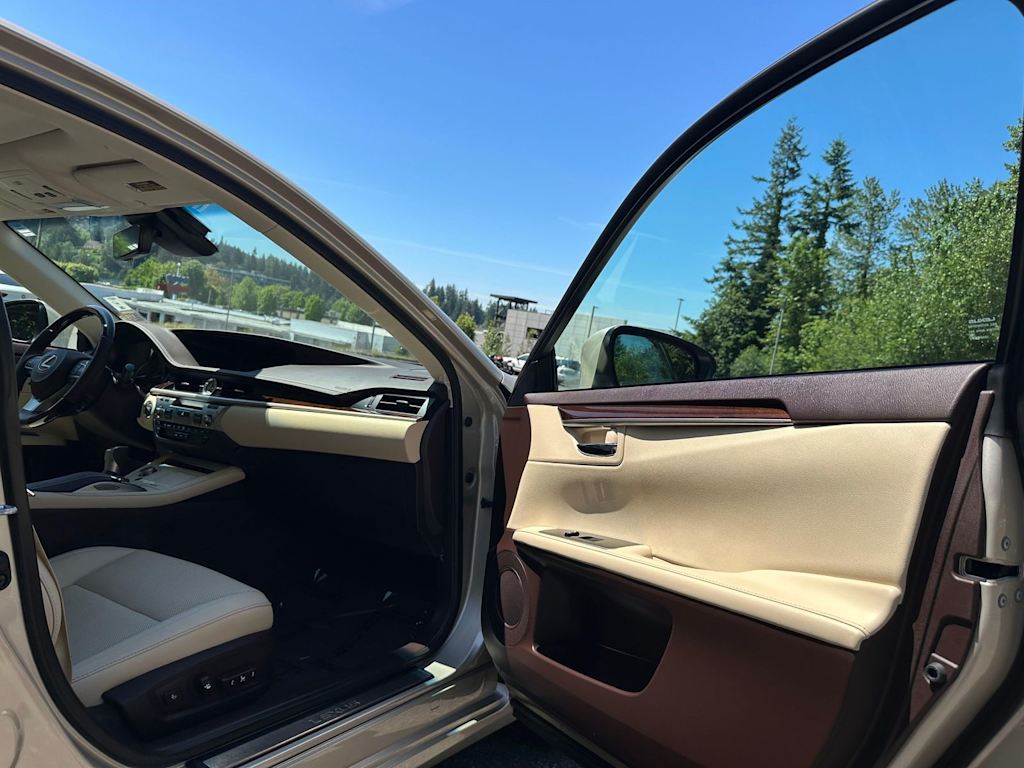 Thumbnail: 2017 Lexus ES - 23