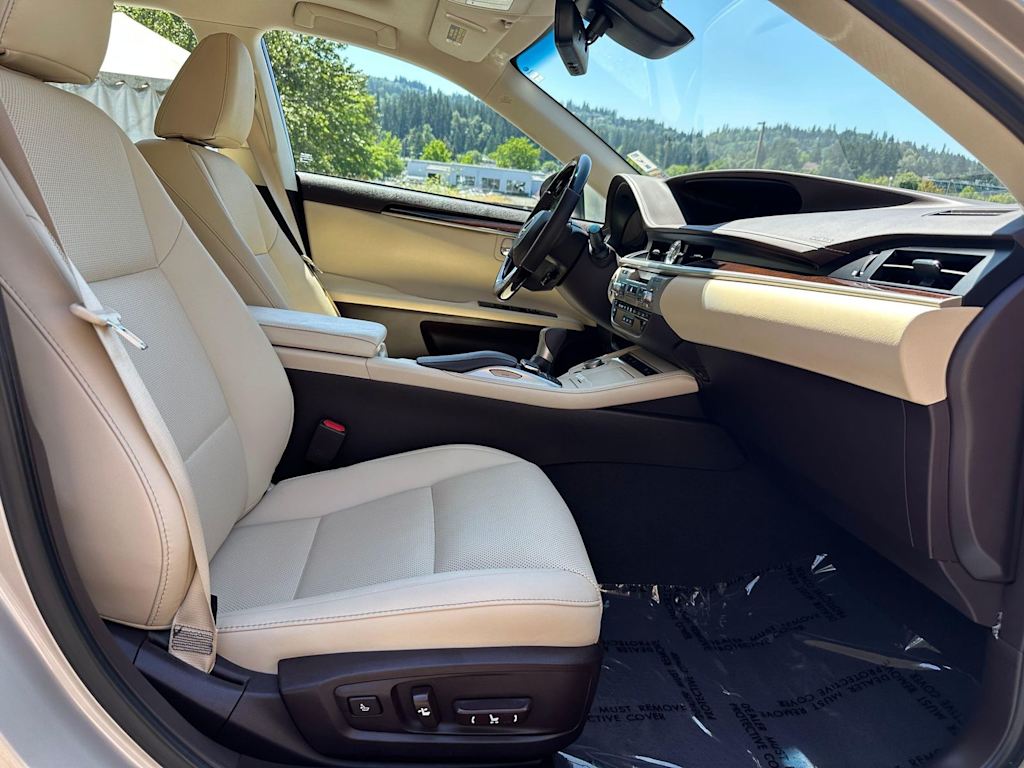 Thumbnail: 2017 Lexus ES - 12