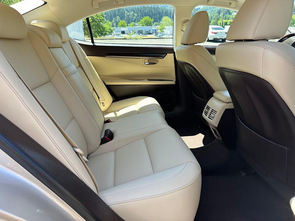 Thumbnail: 2017 Lexus ES - 21