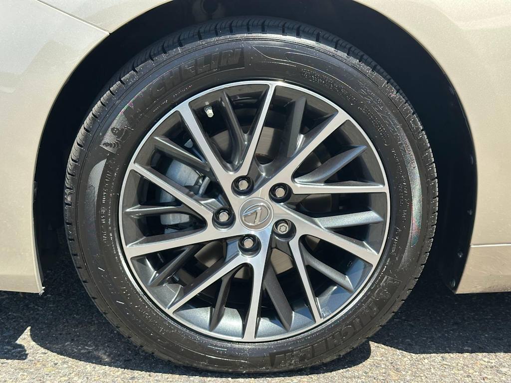 Thumbnail: 2017 Lexus ES - 8