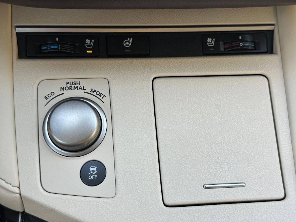 Thumbnail: 2017 Lexus ES - 29