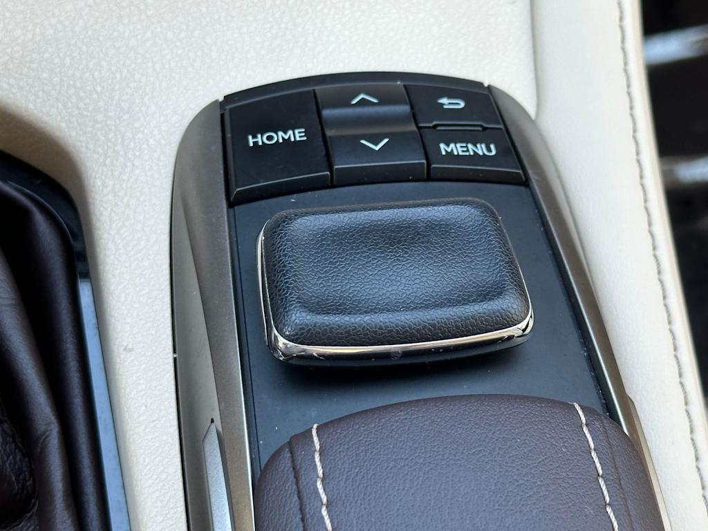 Thumbnail: 2017 Lexus ES - 30