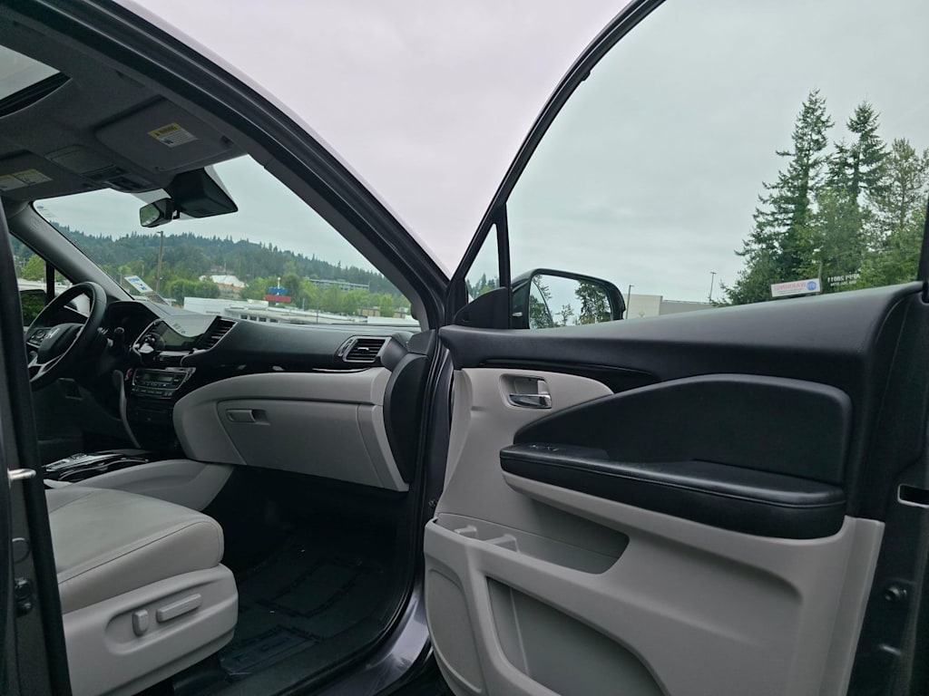 Thumbnail: 2019 Honda Pilot - 32
