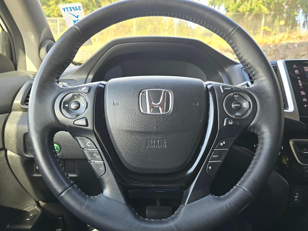 Thumbnail: 2017 Honda Pilot - 14