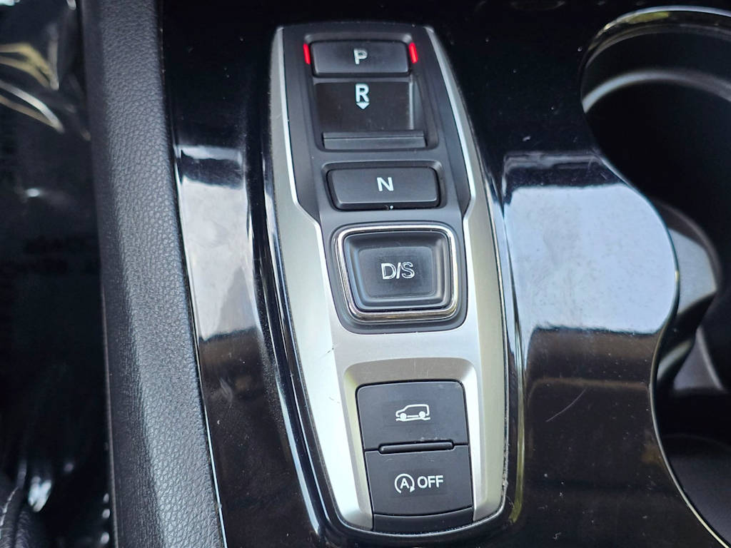 Thumbnail: 2017 Honda Pilot - 17