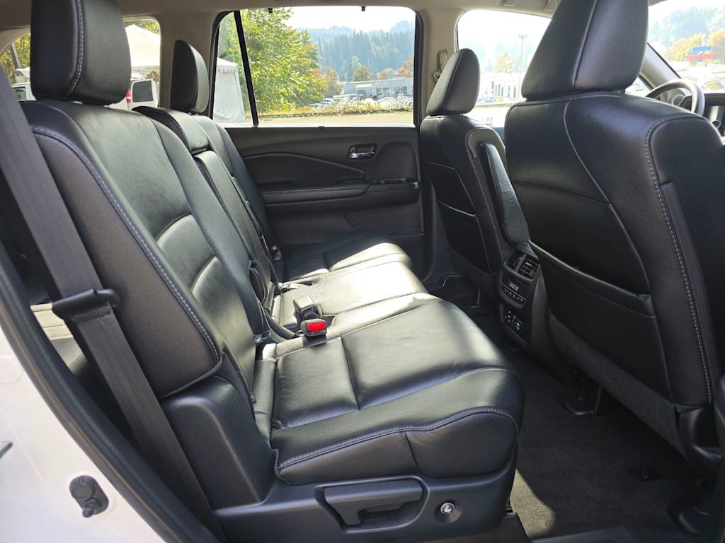 Thumbnail: 2017 Honda Pilot - 29