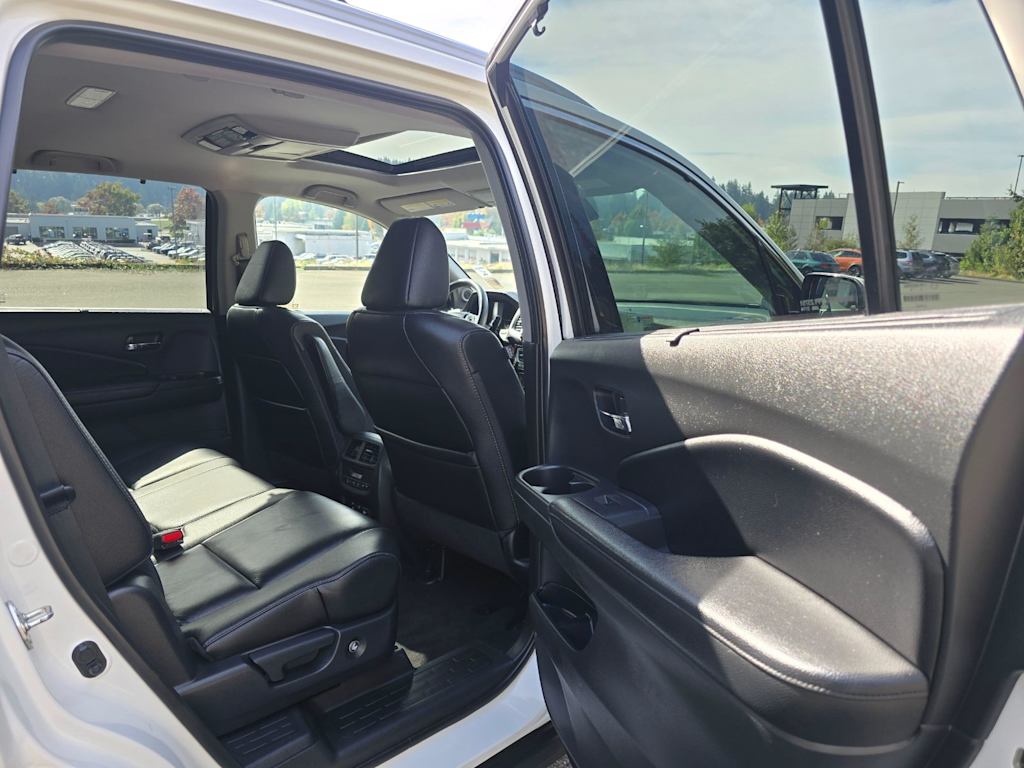 Thumbnail: 2017 Honda Pilot - 12