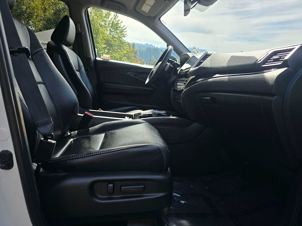 Thumbnail: 2017 Honda Pilot - 30