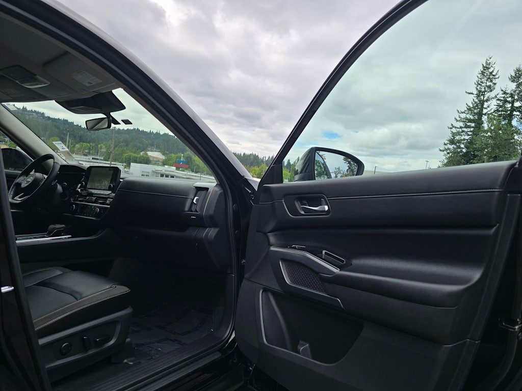 Thumbnail: 2023 Nissan Pathfinder - 32