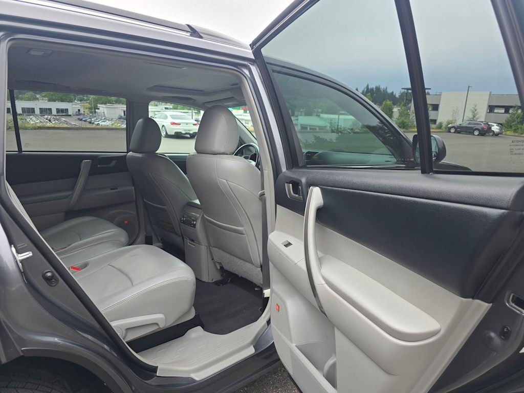 Thumbnail: 2011 Toyota Highlander - 23