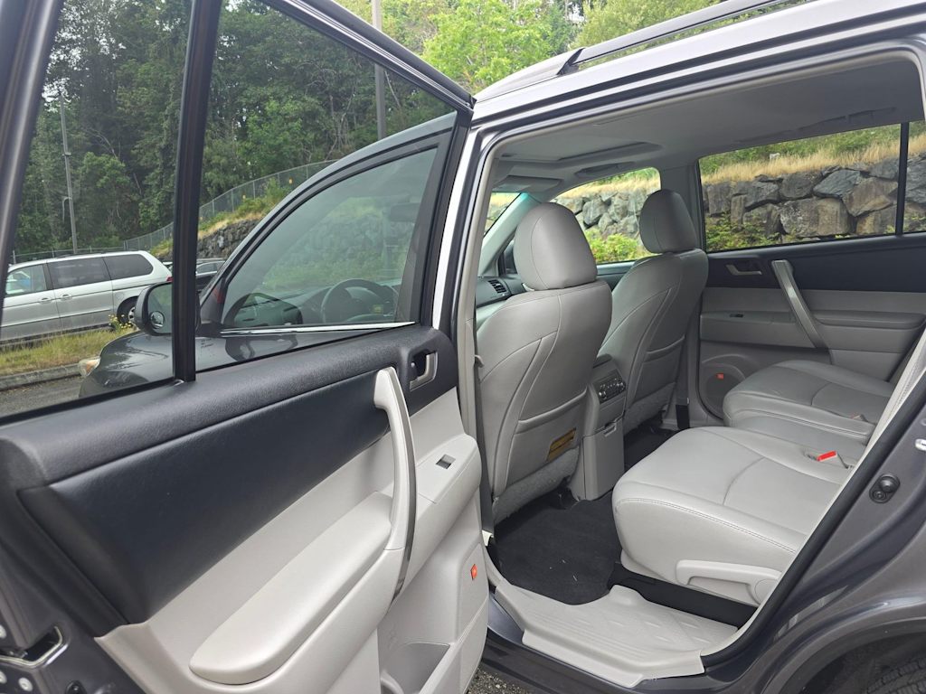Thumbnail: 2011 Toyota Highlander - 20