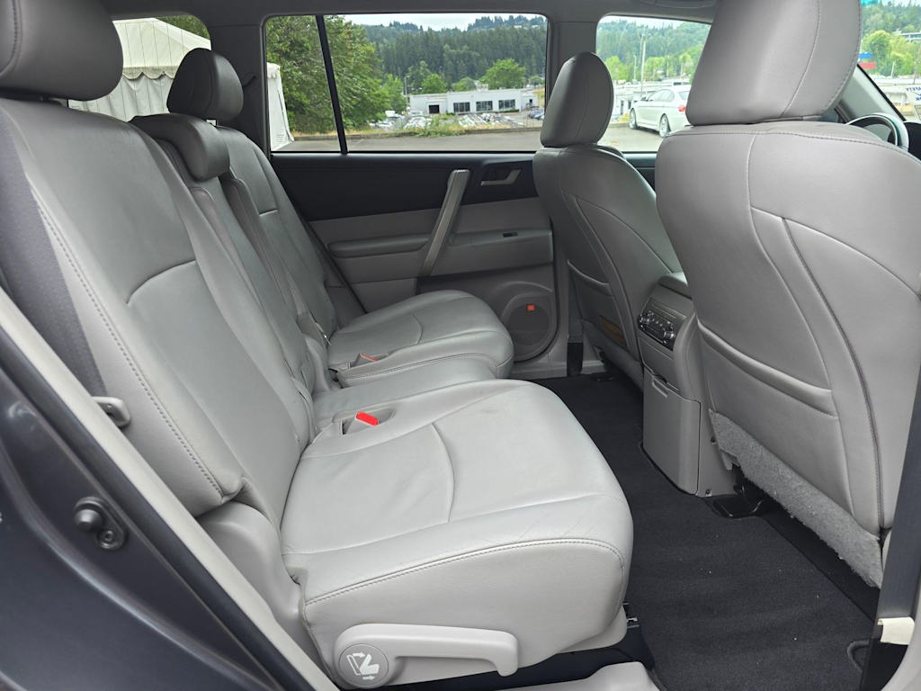 Thumbnail: 2011 Toyota Highlander - 22