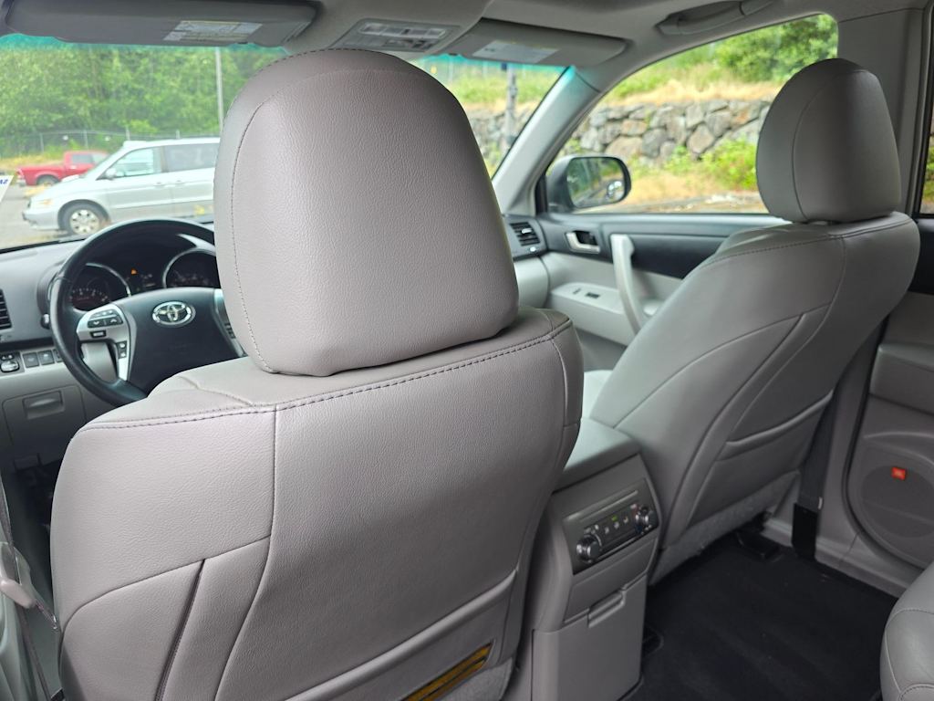 Thumbnail: 2011 Toyota Highlander - 11
