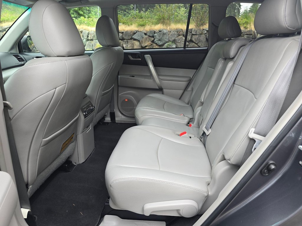 Thumbnail: 2011 Toyota Highlander - 13