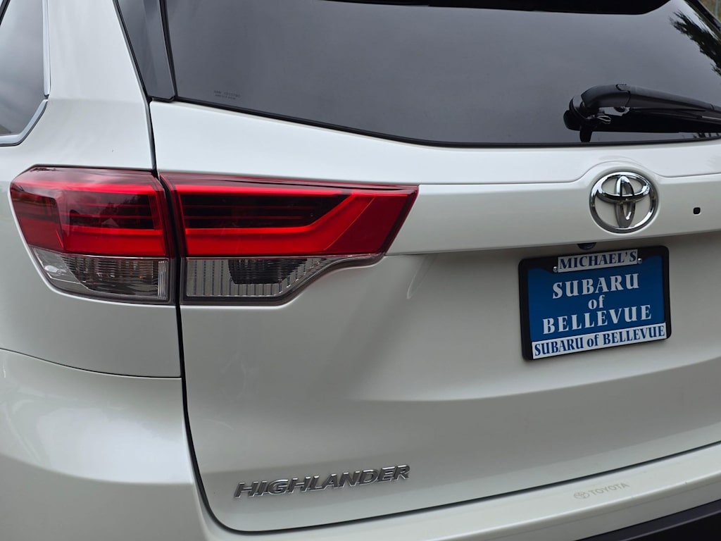 Thumbnail: 2019 Toyota Highlander - 21