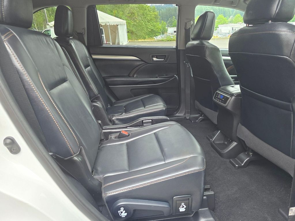 Thumbnail: 2019 Toyota Highlander - 31