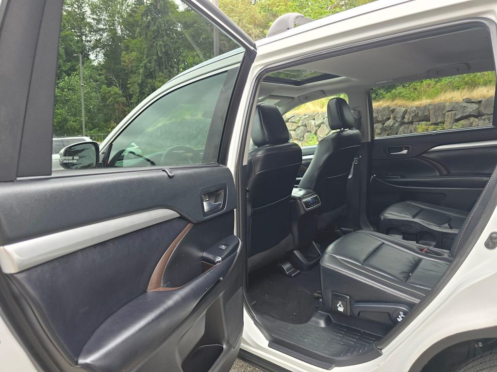 Thumbnail: 2019 Toyota Highlander - 29