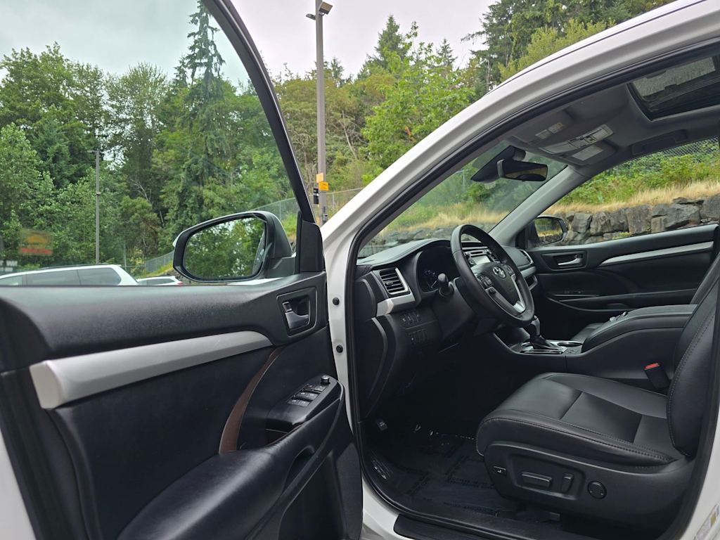 Thumbnail: 2019 Toyota Highlander - 28