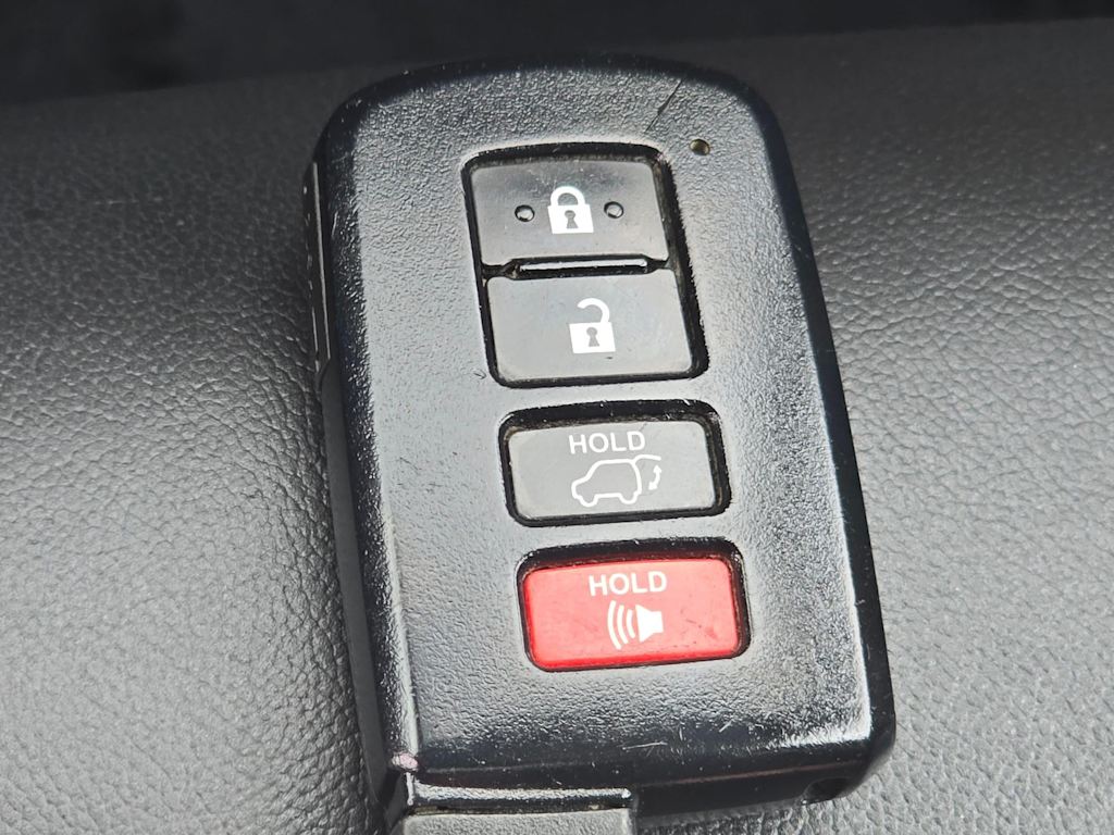 Thumbnail: 2019 Toyota Highlander - 19
