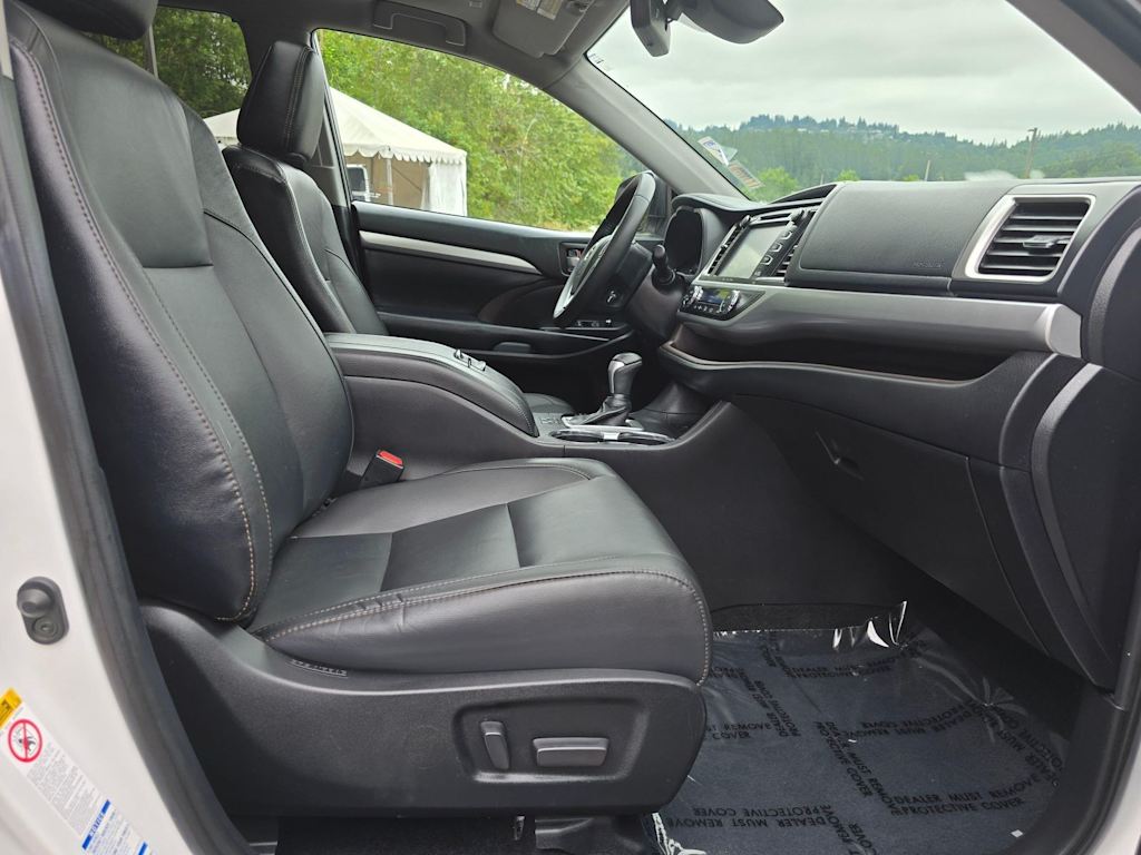 Thumbnail: 2019 Toyota Highlander - 11