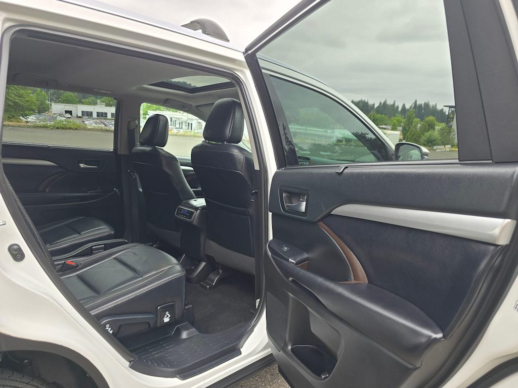 Thumbnail: 2019 Toyota Highlander - 32