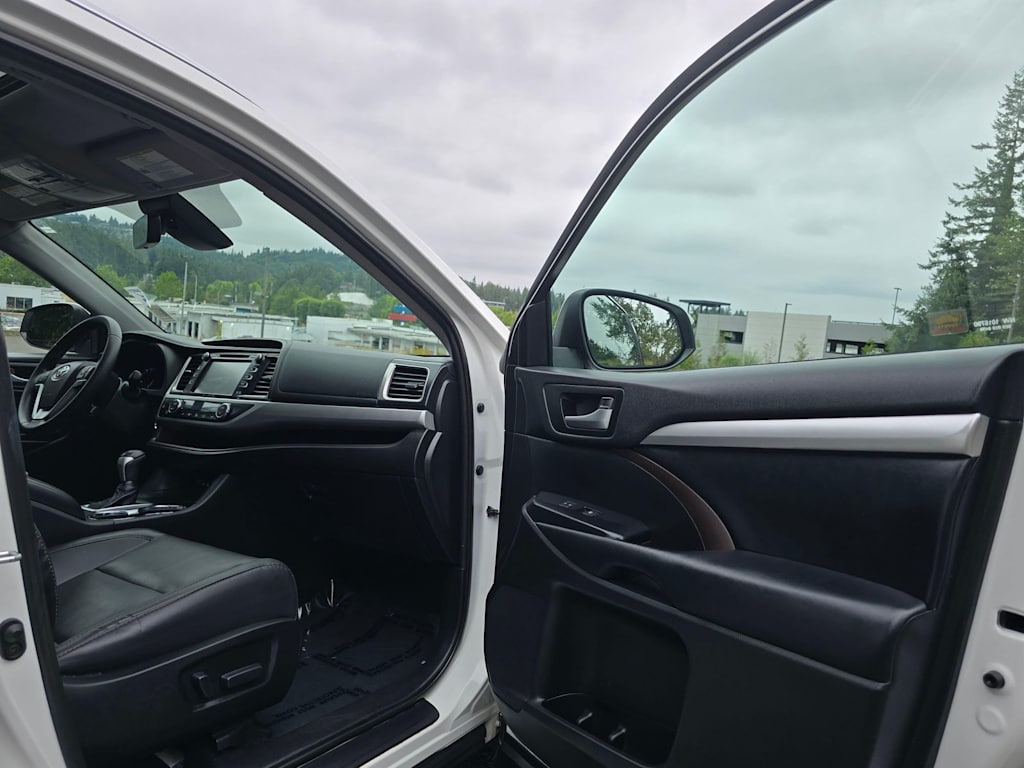 Thumbnail: 2019 Toyota Highlander - 33