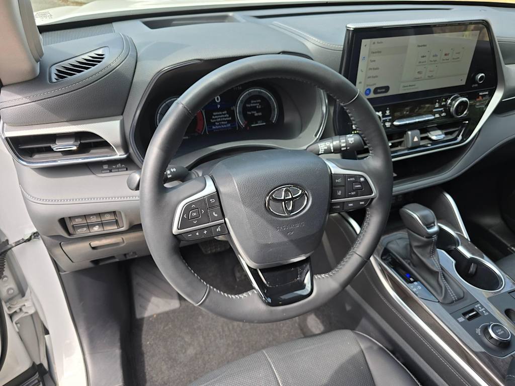 Thumbnail: 2024 Toyota Highlander - 2