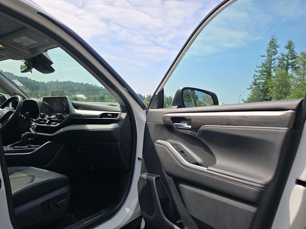 Thumbnail: 2024 Toyota Highlander - 30