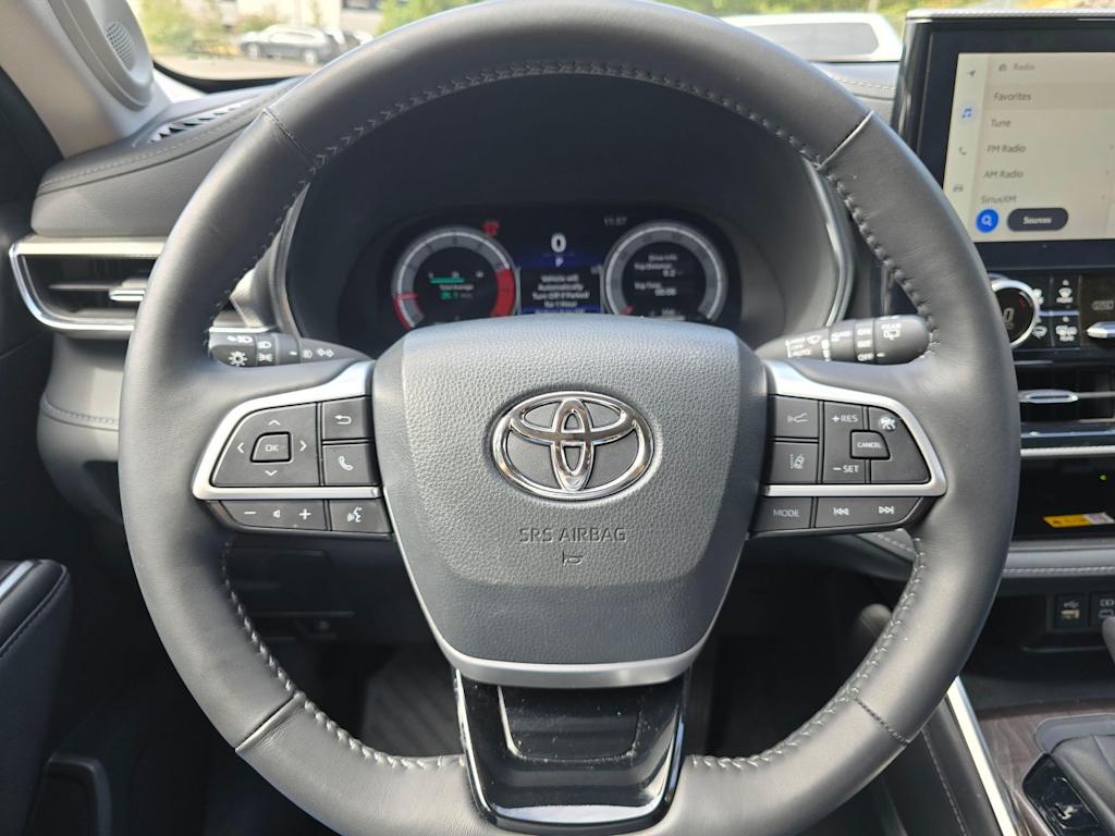 Thumbnail: 2024 Toyota Highlander - 13
