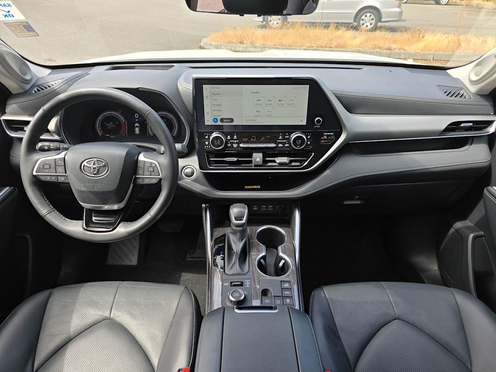 Thumbnail: 2024 Toyota Highlander - 9