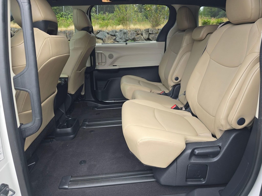 Thumbnail: 2021 Toyota Sienna - 13