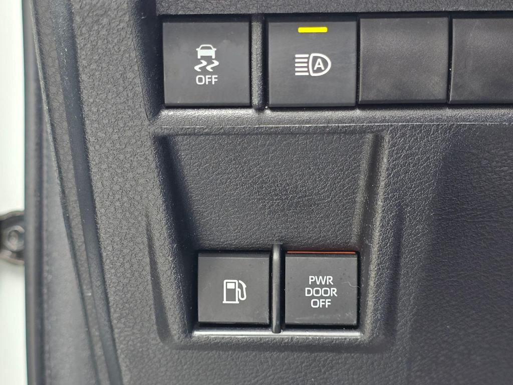 Thumbnail: 2021 Toyota Sienna - 26