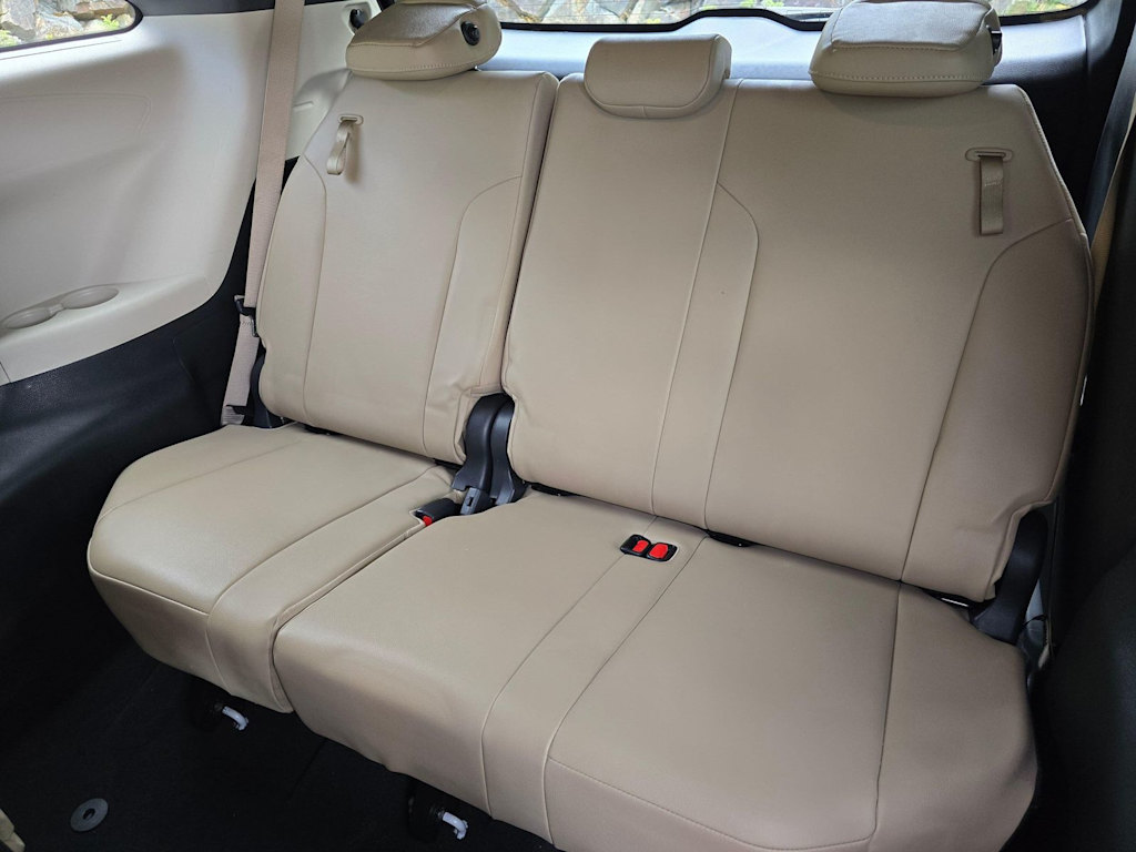 Thumbnail: 2021 Toyota Sienna - 29