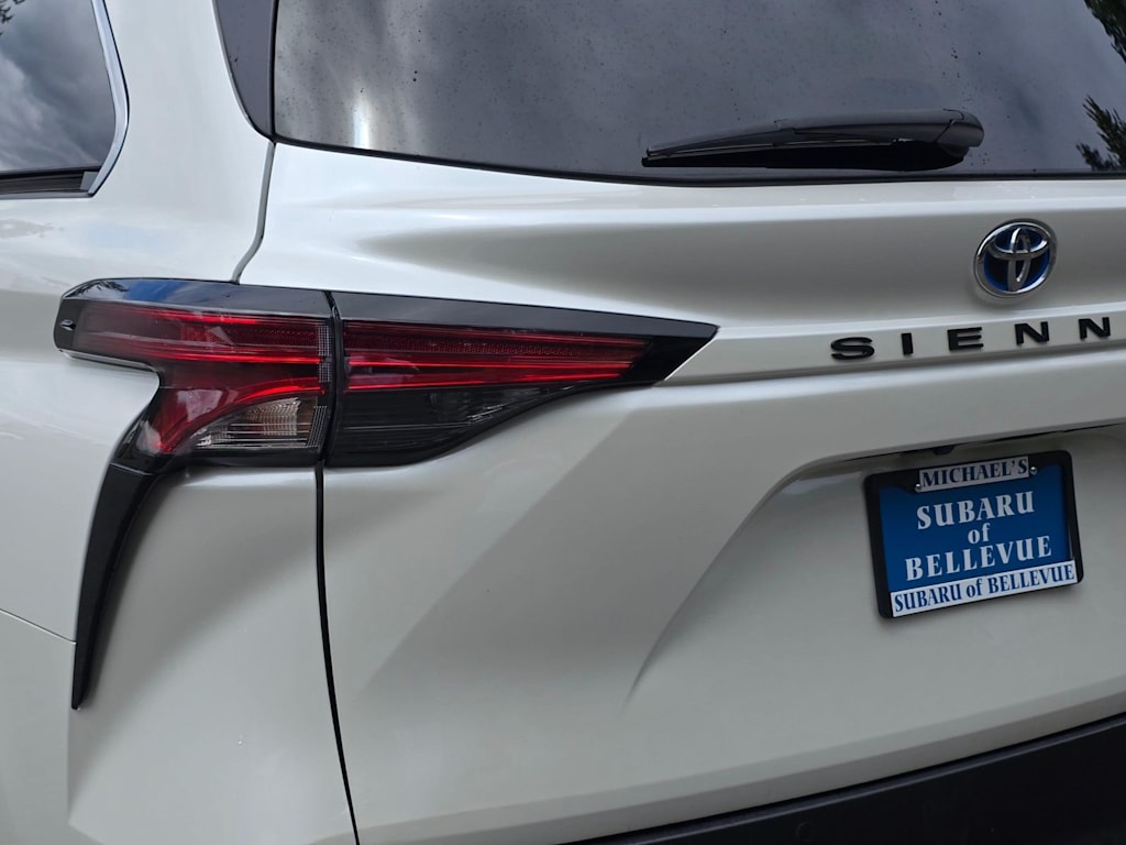 Thumbnail: 2021 Toyota Sienna - 22