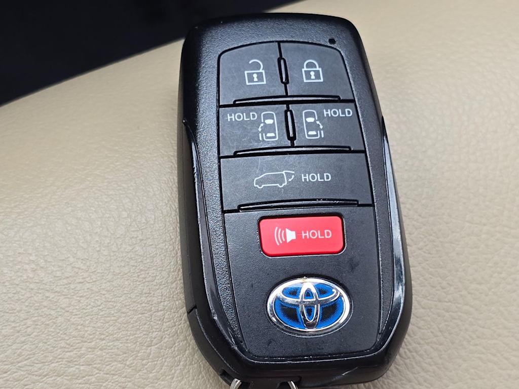 Thumbnail: 2021 Toyota Sienna - 20