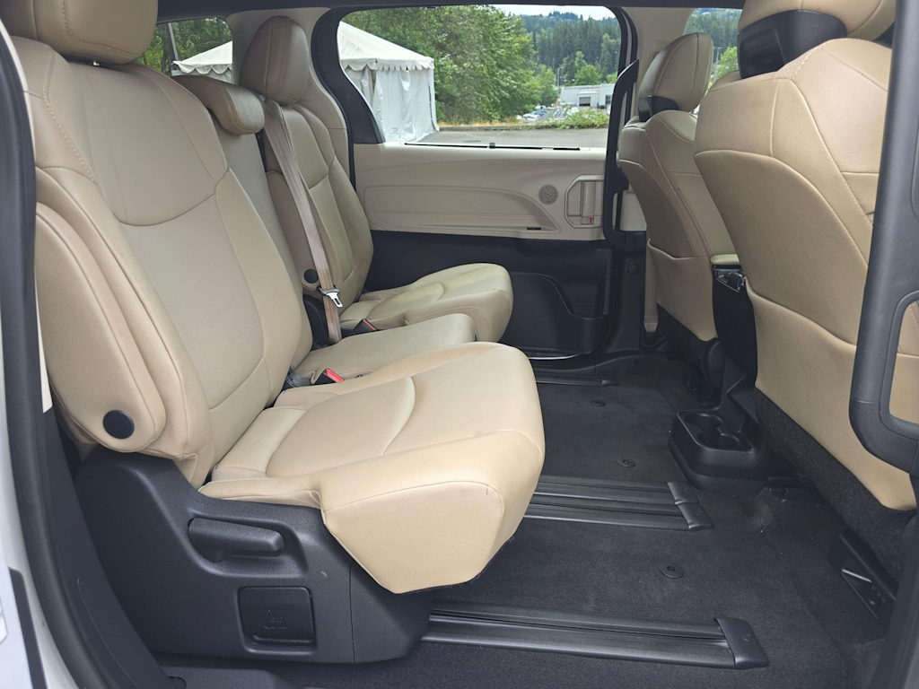 Thumbnail: 2021 Toyota Sienna - 30