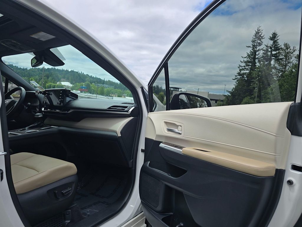Thumbnail: 2021 Toyota Sienna - 31