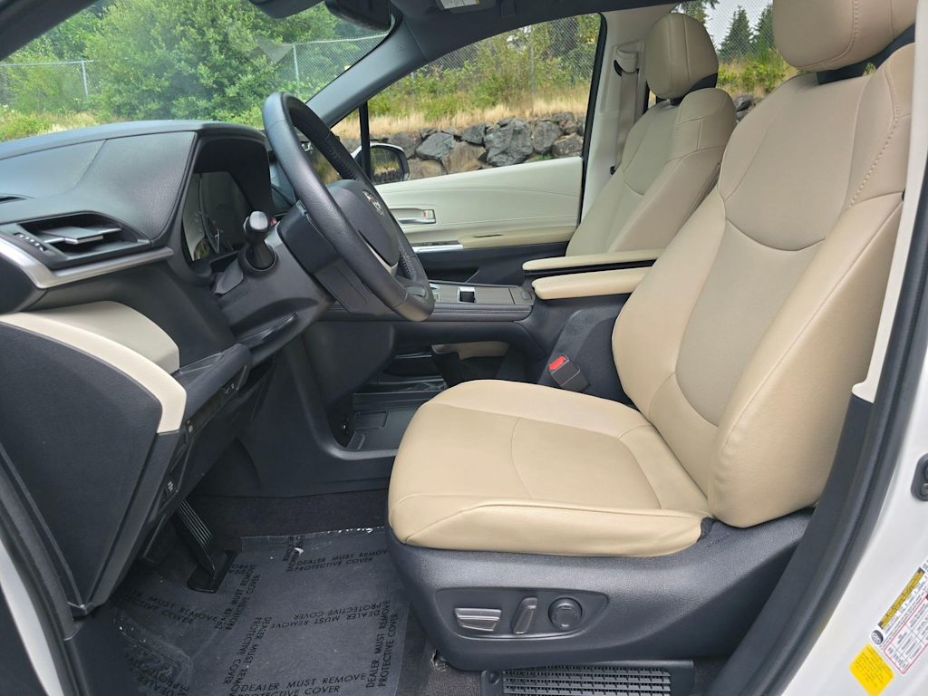 Thumbnail: 2021 Toyota Sienna - 11