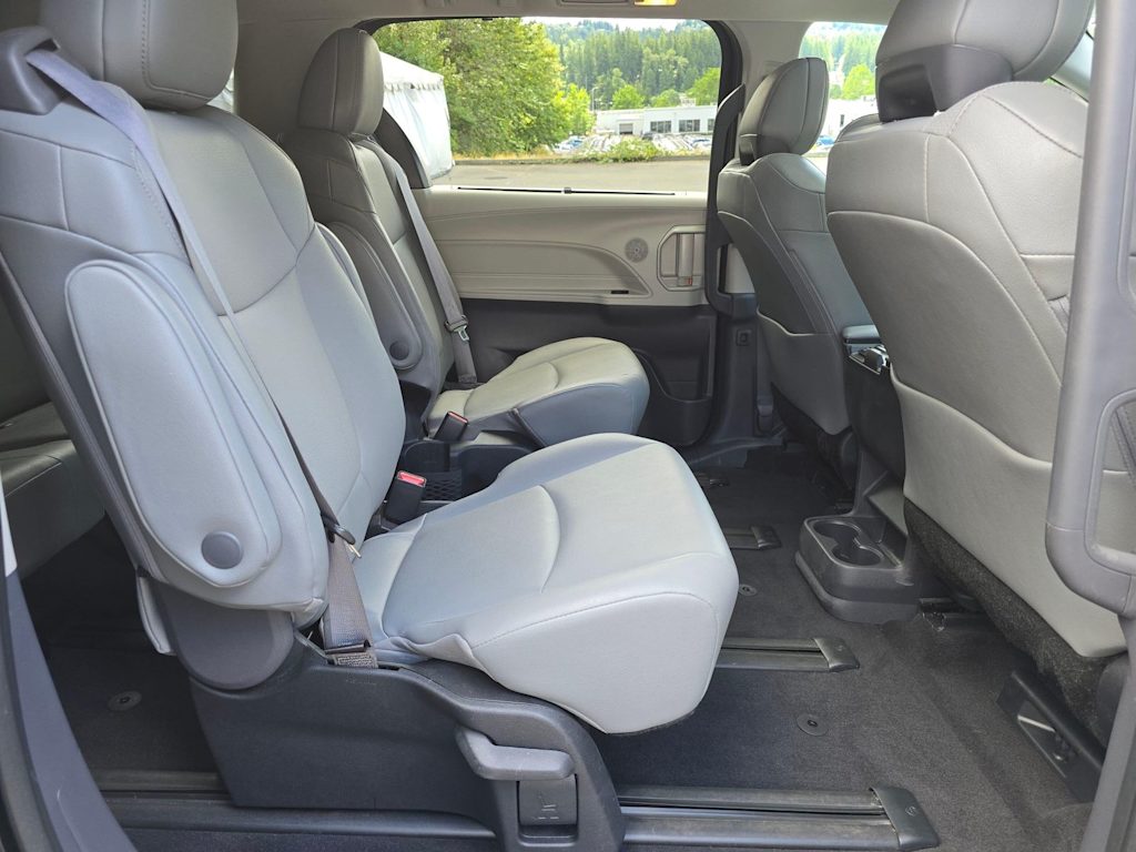 Thumbnail: 2023 Toyota Sienna - 29