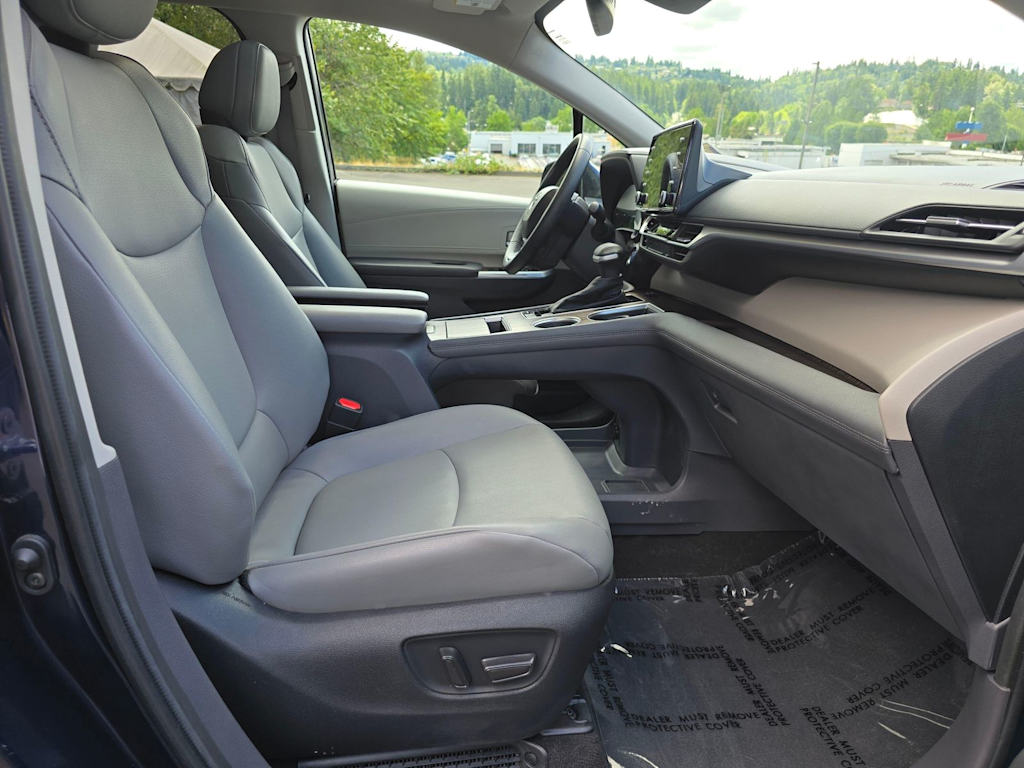 Thumbnail: 2023 Toyota Sienna - 11