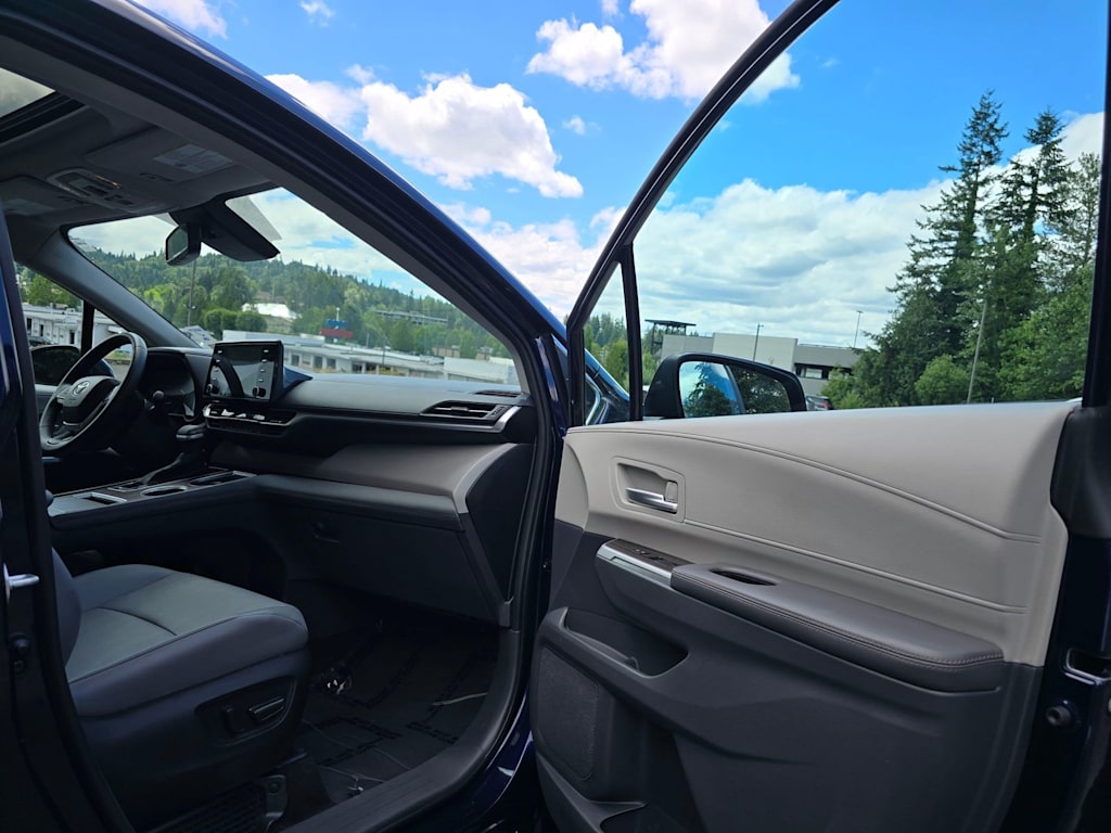 Thumbnail: 2023 Toyota Sienna - 30