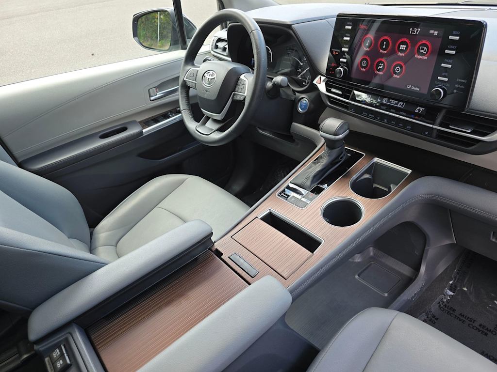Thumbnail: 2023 Toyota Sienna - 14