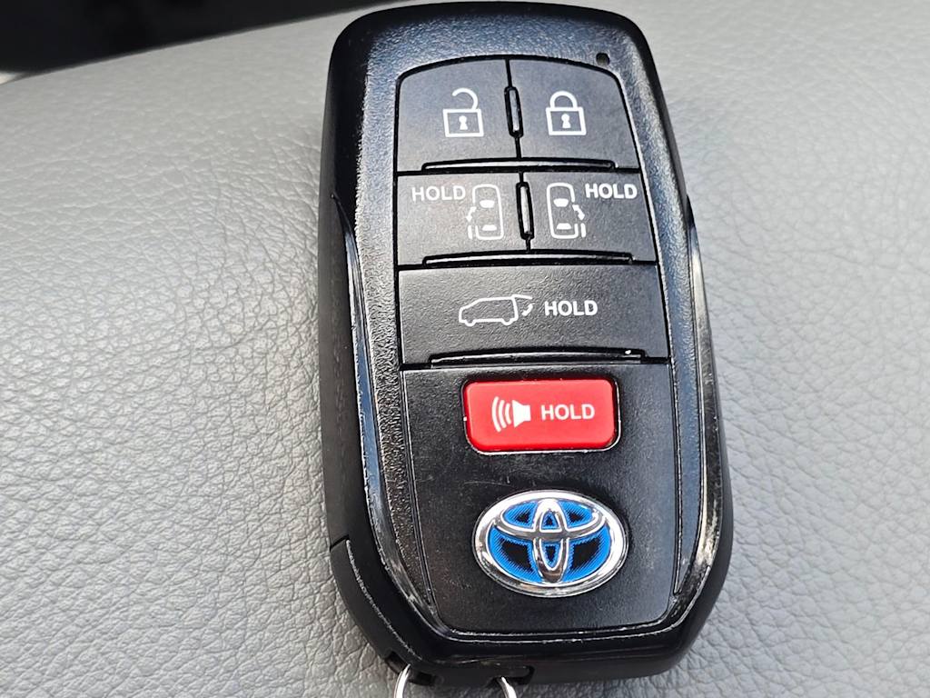 Thumbnail: 2023 Toyota Sienna - 19