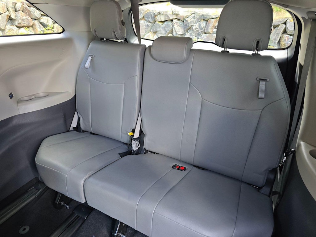 Thumbnail: 2023 Toyota Sienna - 28